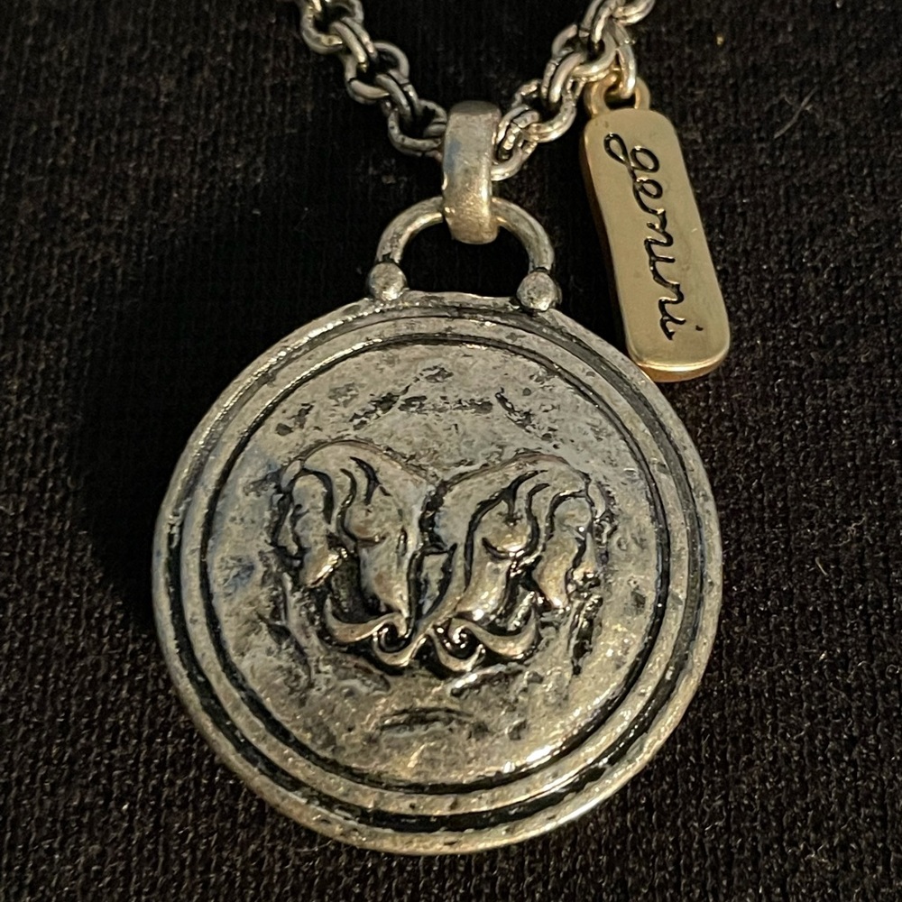 NWT! Chico’s Gemini adjustable and reversible! Silver Pendant Necklace